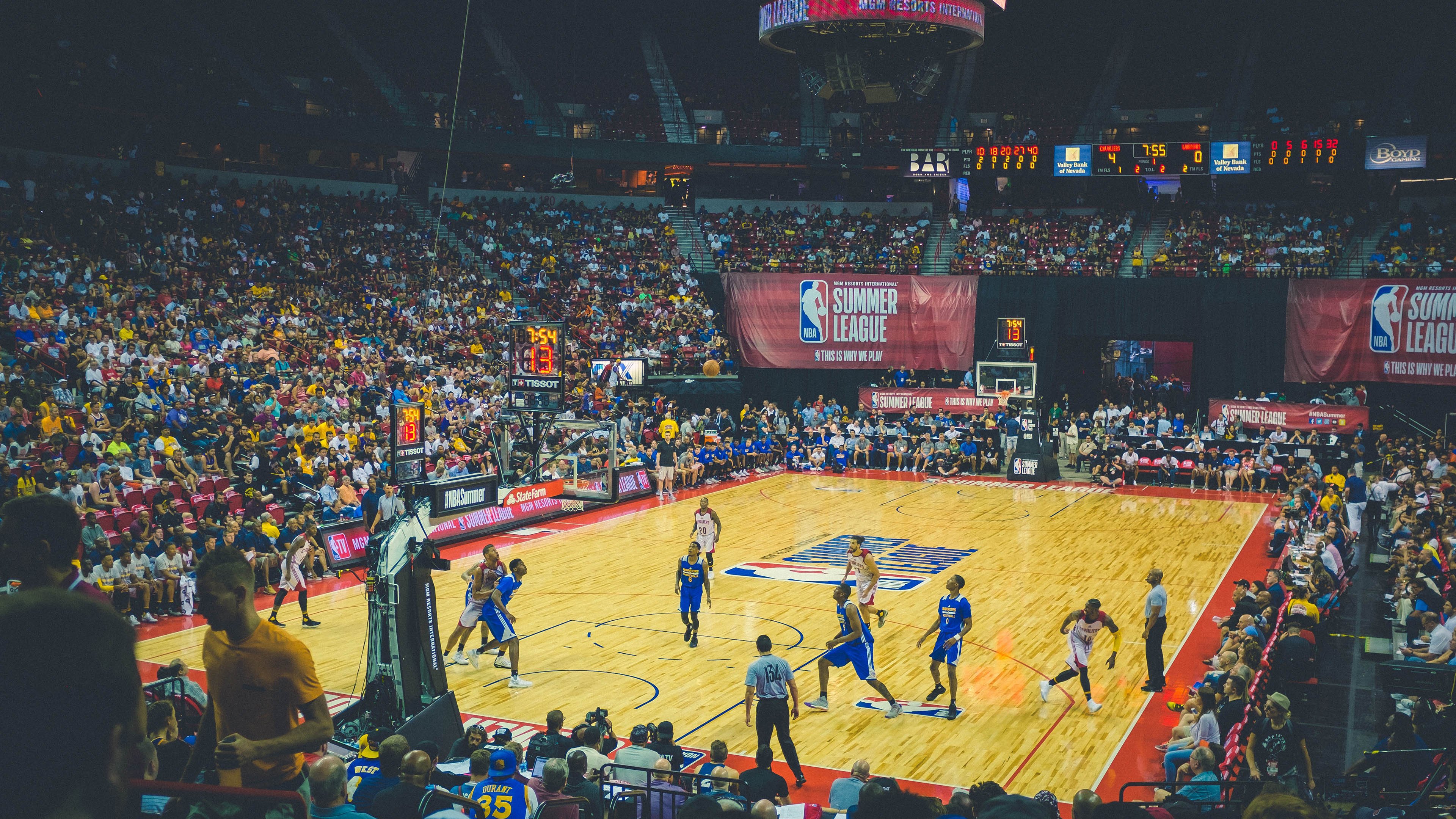 雄鹿大胜战胜猛龙，继续排名东部第一，雄鹿获抢七大战首胜