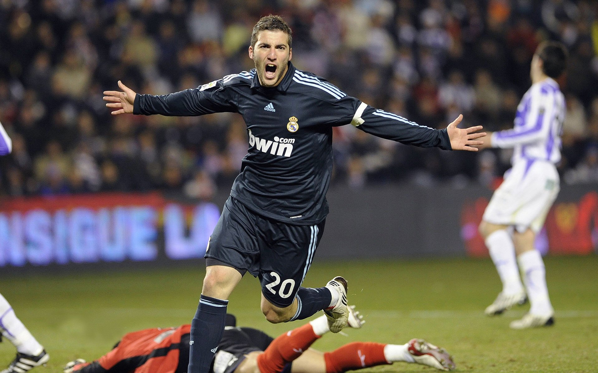 《电竞硬件设备不断创新，专业电竞装备成为趋势》，电竞设备测评